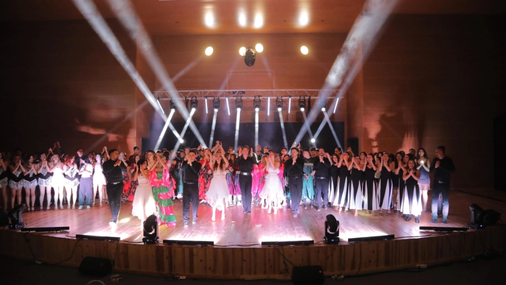 “DANSLARIN GECESİ” BÜYÜK BEĞENİ TOPLADI